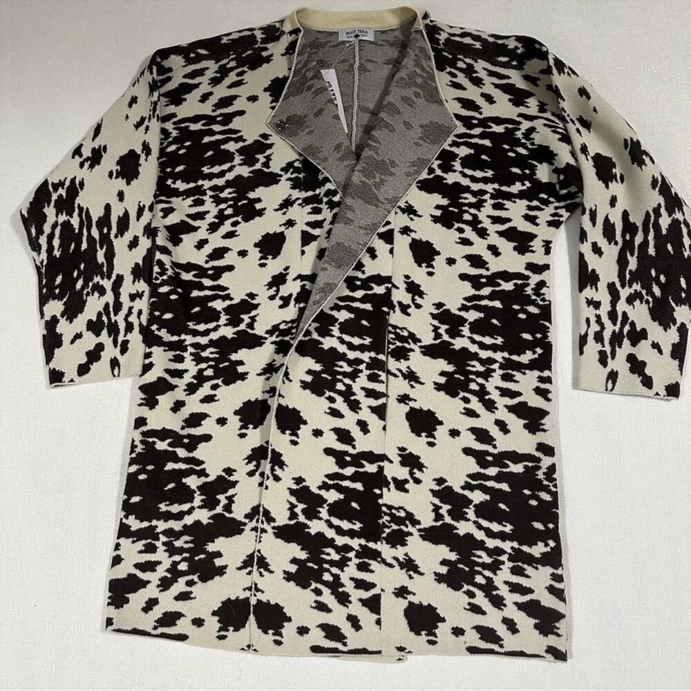 Crazy Train Black and Cream Patterned Cape